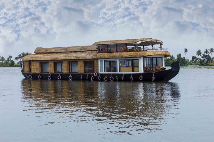 Sterling Lake Palace Alleppey