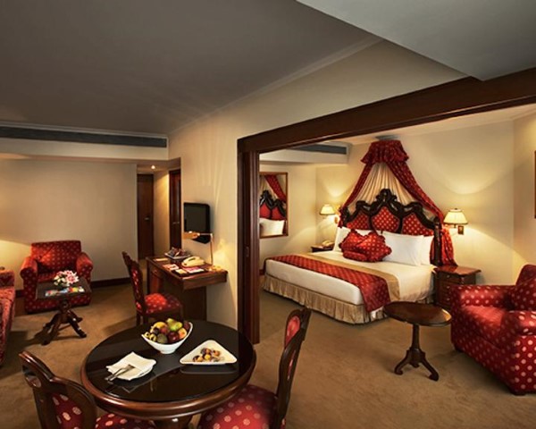 Hotel The Royal Plaza