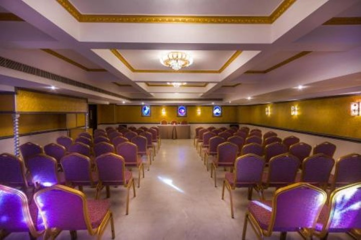 HOTEL LE ROYAL PARK