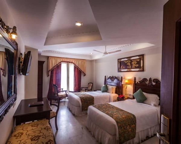 HOTEL LE ROYAL PARK